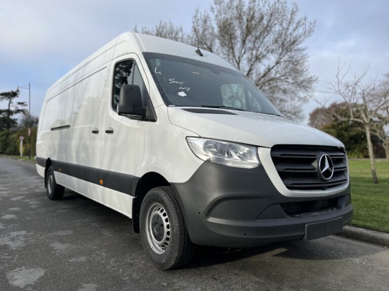 2025 Mercedes-Benz Sprinter 317 ELWB Van image 3