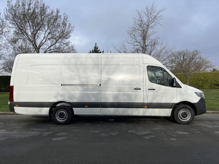 2025 Mercedes-Benz Sprinter 317 ELWB Van image 4