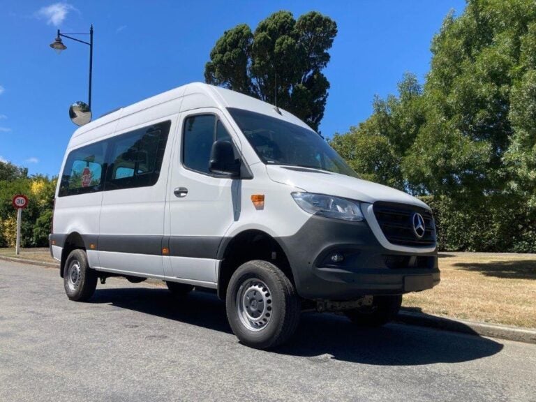 2025 Mercedes-Benz Sprinter 419 Minibus 4x4 image 2