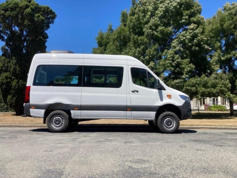 2025 Mercedes-Benz Sprinter 419 Minibus 4x4 image 3
