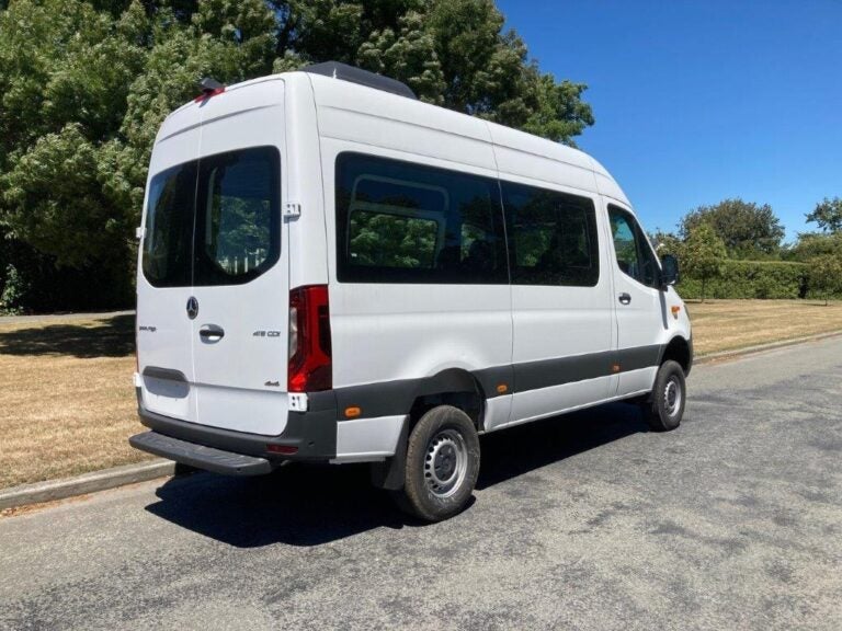 2025 Mercedes-Benz Sprinter 419 Minibus 4x4 image 4