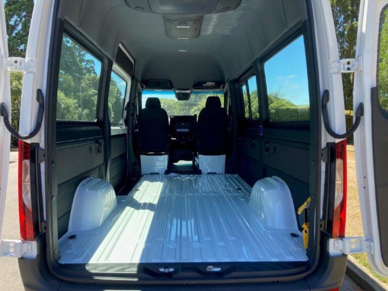 2025 Mercedes-Benz Sprinter 419 Minibus 4x4 image 5