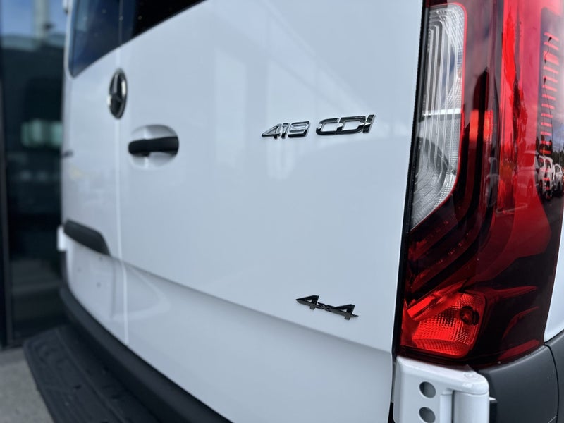 2025 Mercedes-Benz Sprinter 419 MWB AWD Minibus image 5
