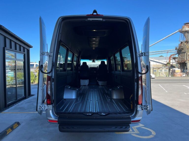 2025 Mercedes-Benz Sprinter 519 ELWB AWD Minibus image 5