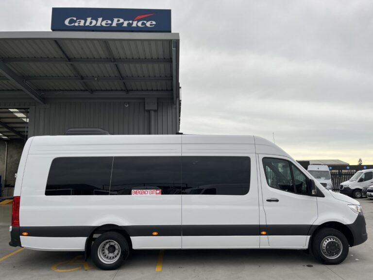 2025 Mercedes-Benz Sprinter 519 Minibus 17 Seats image 2