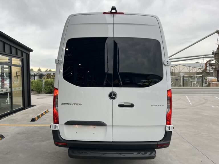 2025 Mercedes-Benz Sprinter 519 Minibus 17 Seats image 4