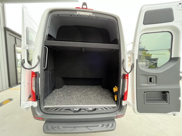 2025 Mercedes-Benz Sprinter 519 Minibus 17 Seats image 5