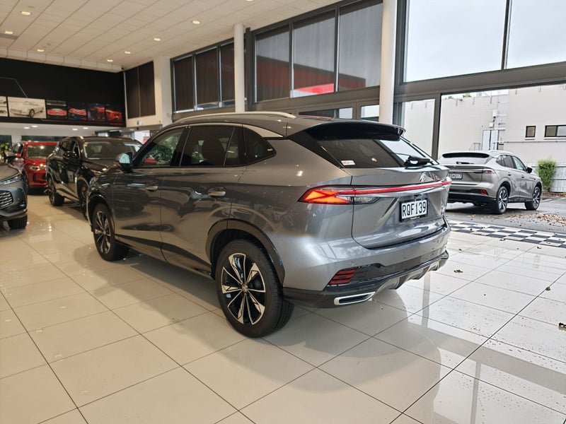 2025 MG HS Essence 1.5Pt image 4