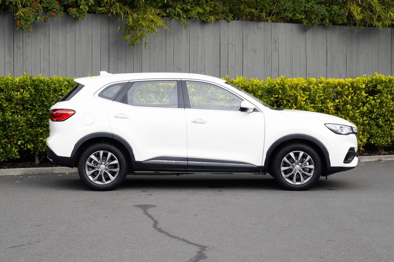 2025 MG HS PHEV image 2