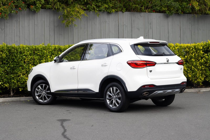 2025 MG HS PHEV image 3