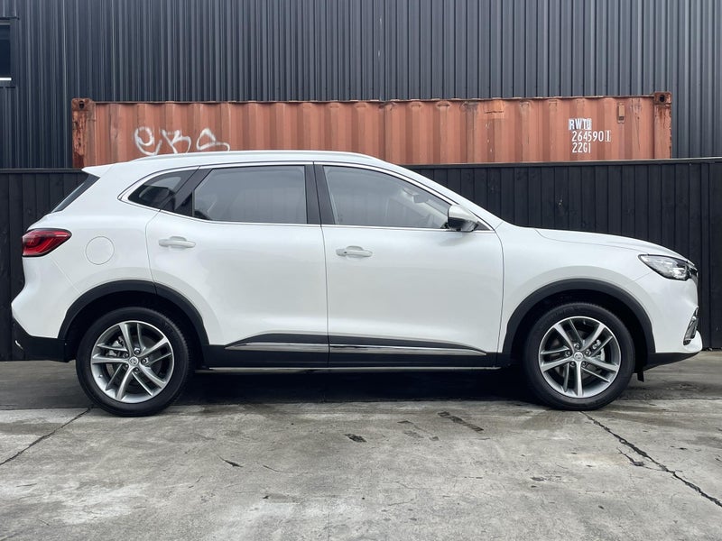 2025 MG HS PHEV Essence image 2