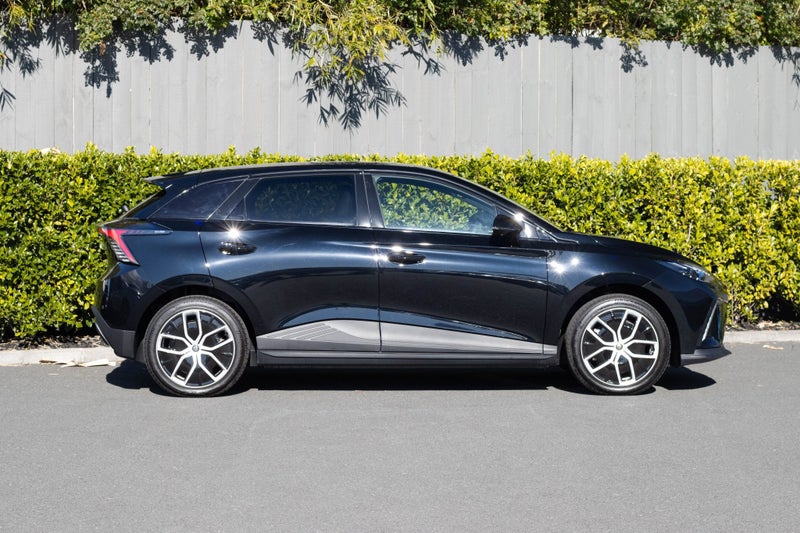 2025 MG MG4 77kWh RWD Essence image 2