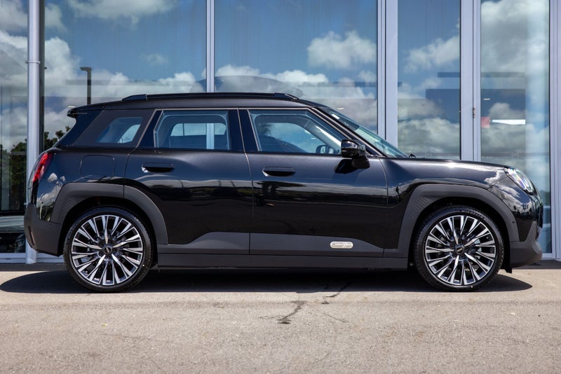 2025 MINI Aceman E full Electric Classic image 3