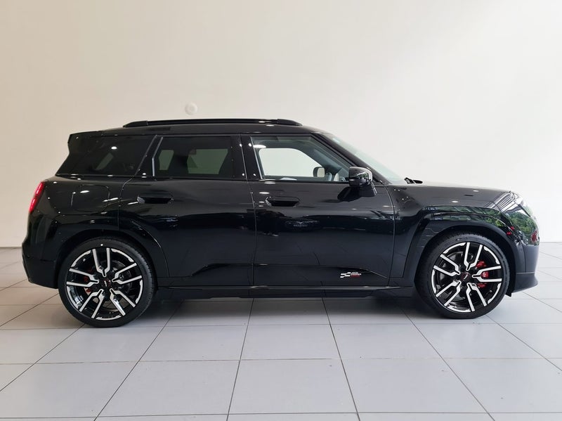 2025 MINI Aceman JCW E Favoured image 3