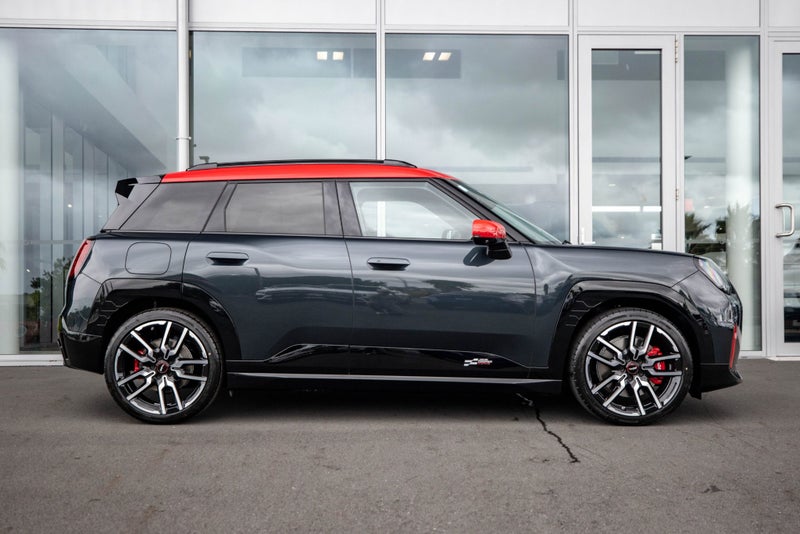 2025 MINI Aceman JCW E Full electric image 3