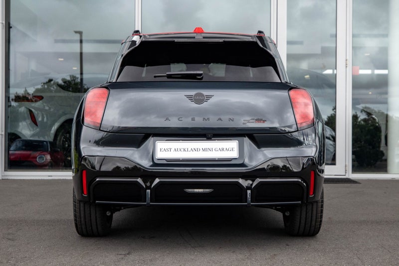 2025 MINI Aceman JCW E Full electric image 5