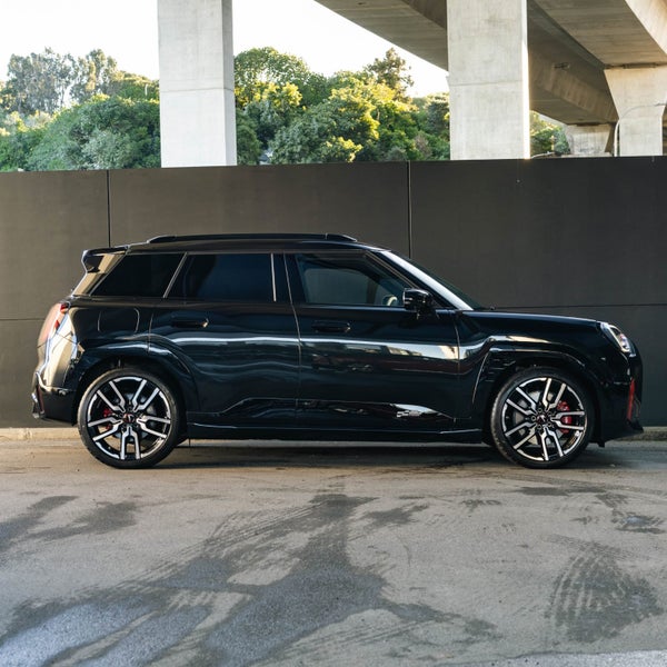 2025 MINI Aceman JCW Favoured image 4