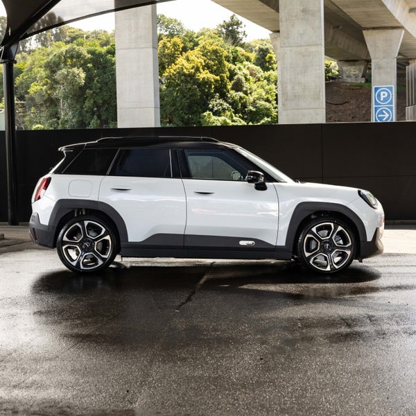 2025 MINI Aceman SE Favoured image 4