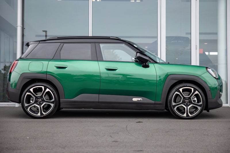 2025 MINI Aceman SE Full electric Favoured image 3