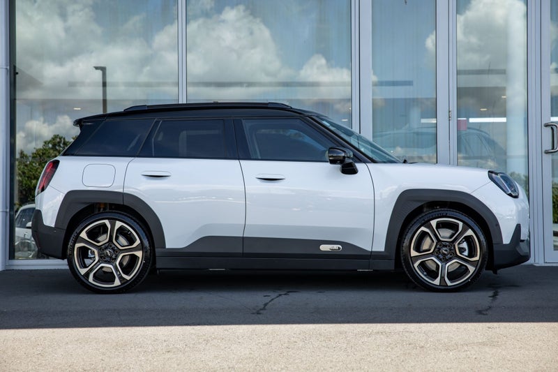 2025 MINI Aceman SE Full electric Favoured image 3