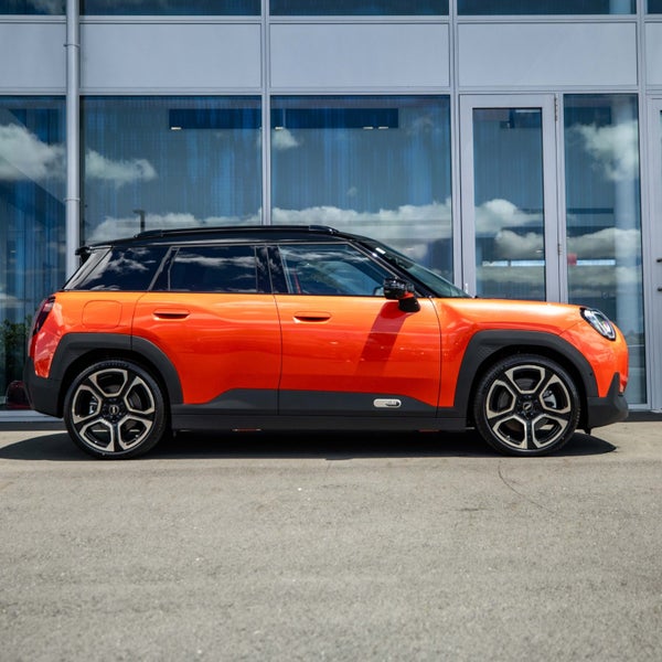 2025 MINI Aceman SE Full electric Favoured image 3