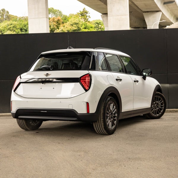 2025 MINI Cooper 5 Door Hatch Core image 2