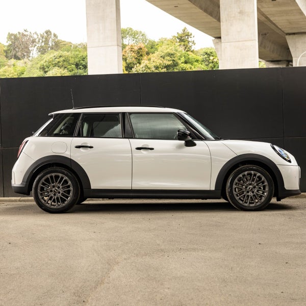 2025 MINI Cooper 5 Door Hatch Core image 4
