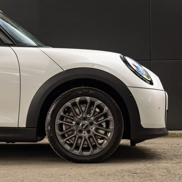 2025 MINI Cooper 5 Door Hatch Core image 5