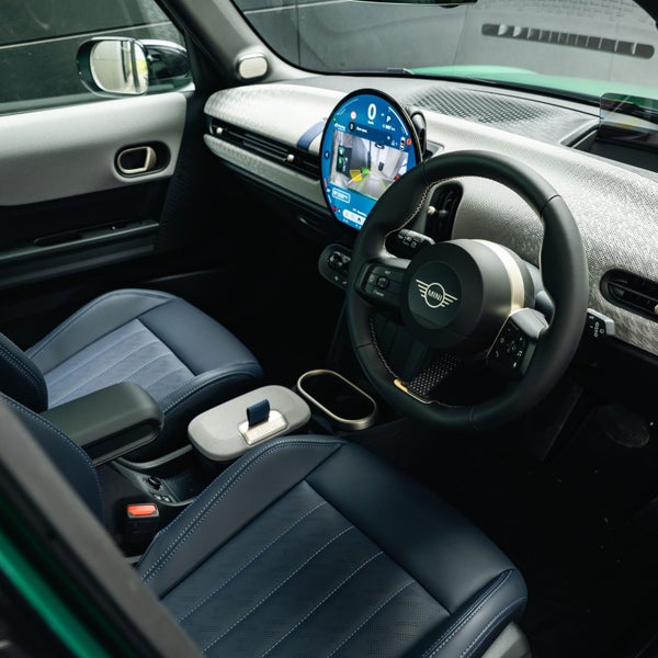 2025 MINI Cooper 5 Door Hatch Favoured image 3