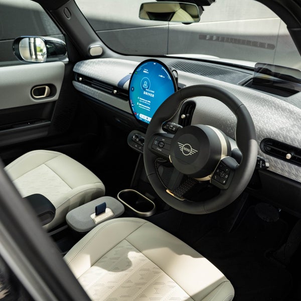 2025 MINI Cooper 5 Door Hatch Favoured image 3