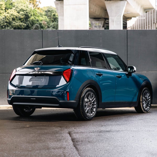 2025 MINI Cooper 5 Door Hatch Favoured Pack image 2