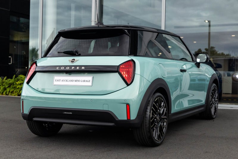 2025 MINI Cooper C 3 Door Favoured image 4