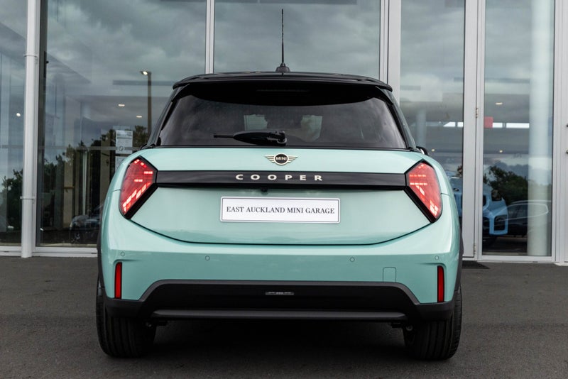 2025 MINI Cooper C 3 Door Favoured image 5