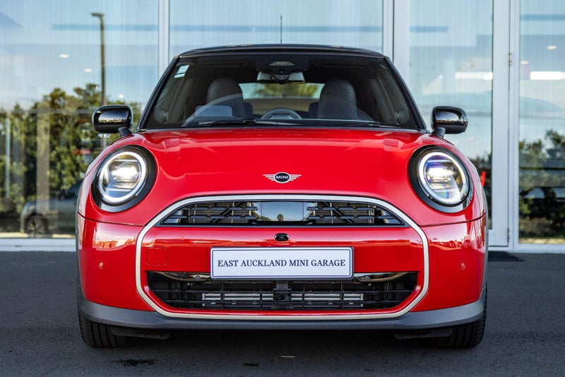 2025 MINI Cooper C 3 Door Favoured image 2