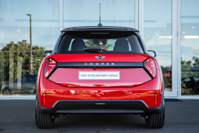 2025 MINI Cooper C 3 Door Favoured image 4