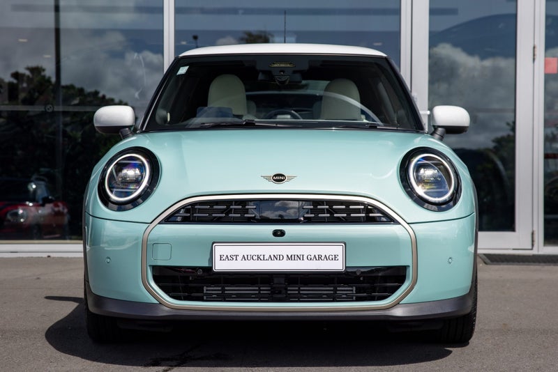 2025 MINI Cooper C 3 Door Favoured image 2