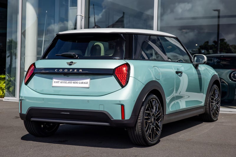 2025 MINI Cooper C 3 Door Favoured image 5