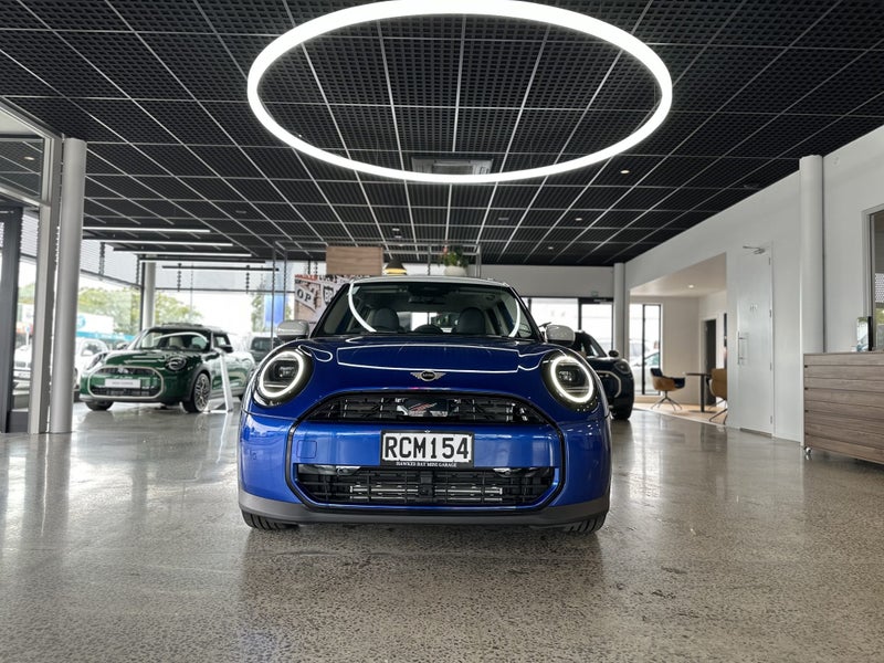 2025 MINI Cooper C 5 Door image 2