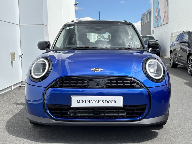 2025 MINI Cooper C 5-Door Hatch Core image 3