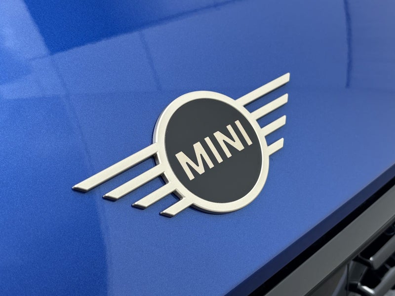 2025 MINI Cooper C 5-Door Hatch Core image 5