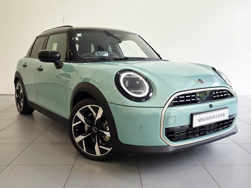 2025 MINI Cooper C Favoured Spec 5dr image 1
