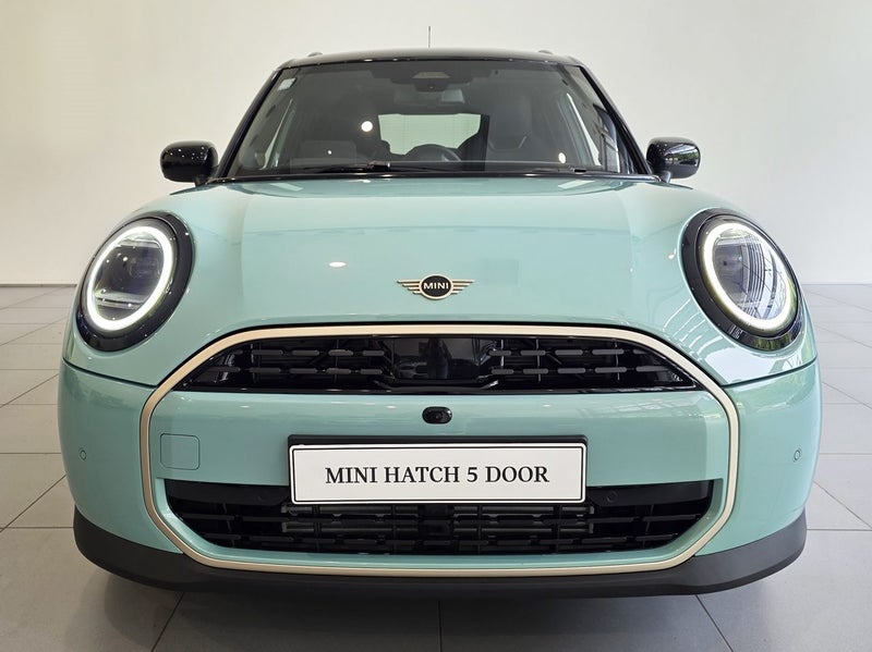 2025 MINI Cooper C Favoured Spec 5dr image 2