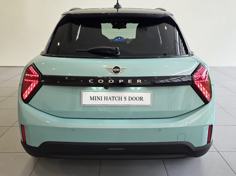2025 MINI Cooper C Favoured Spec 5dr image 5