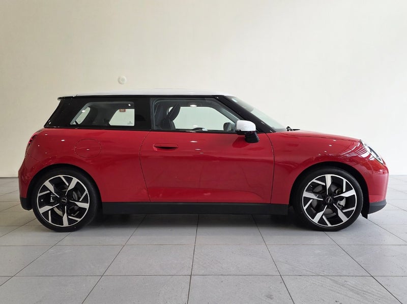 2025 MINI Cooper E Classic image 3