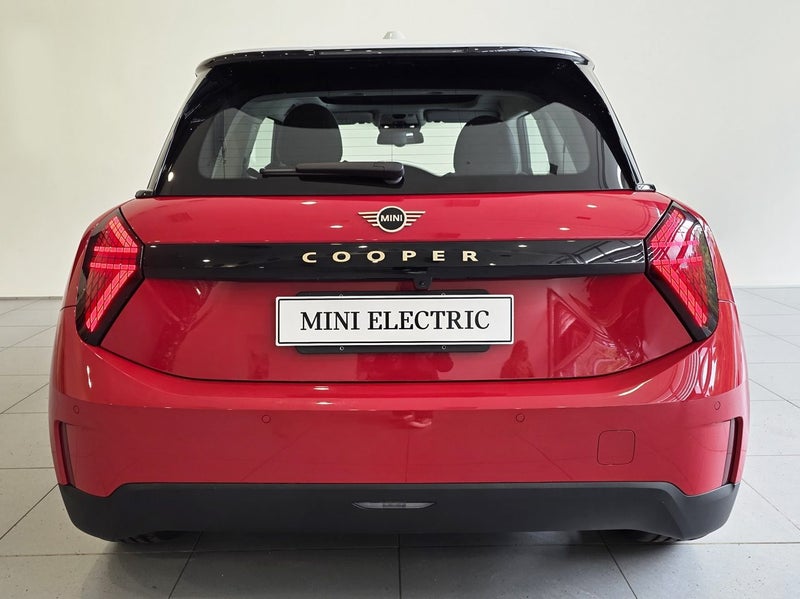 2025 MINI Cooper E Classic image 5