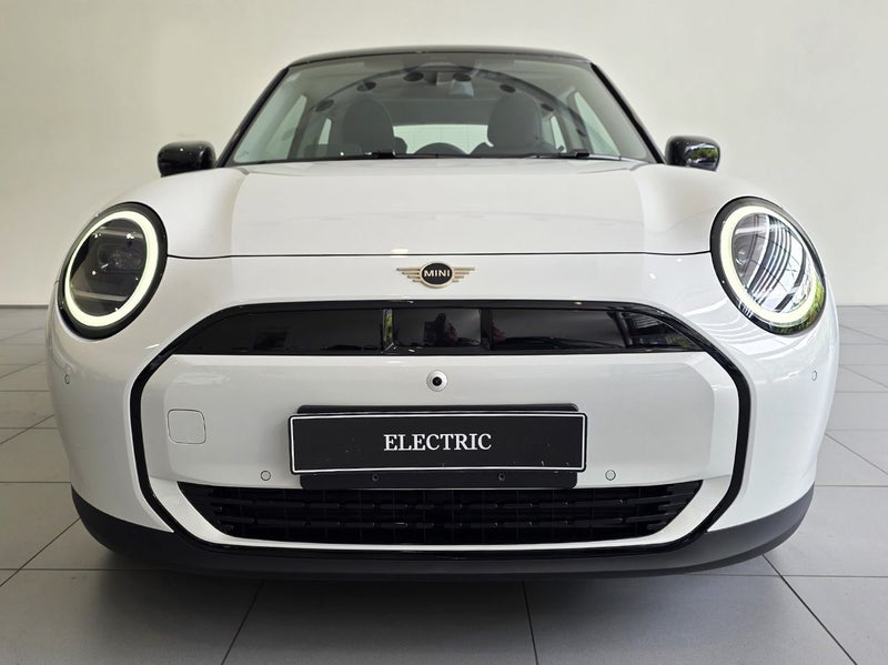 2025 MINI Cooper E - Classic image 2