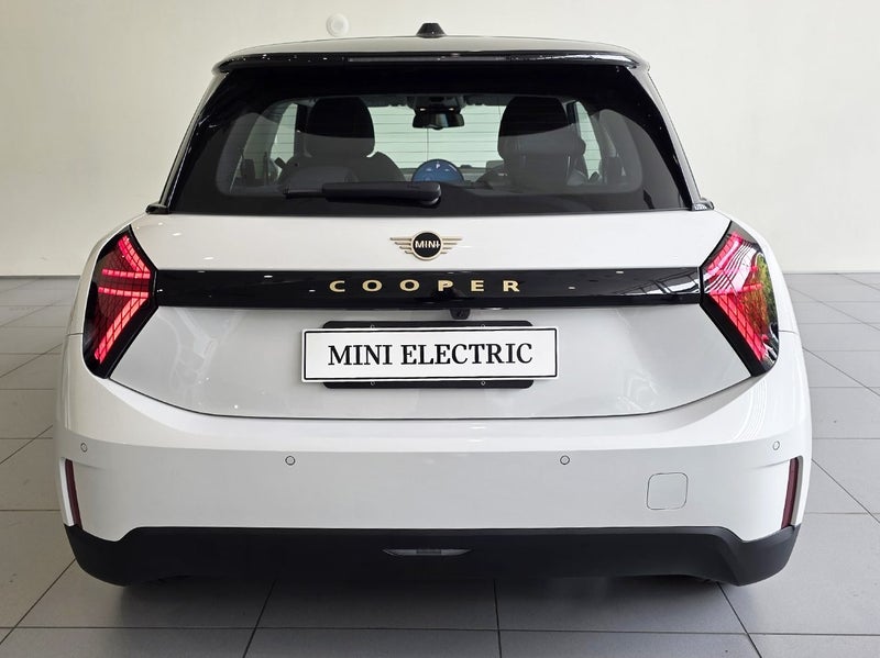 2025 MINI Cooper E - Classic image 5