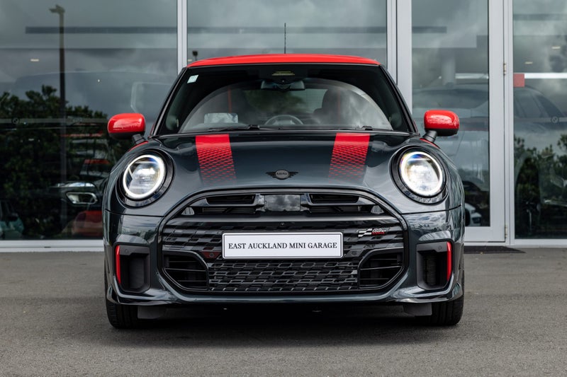 2025 MINI Cooper JCW 3-Door Favoured image 2