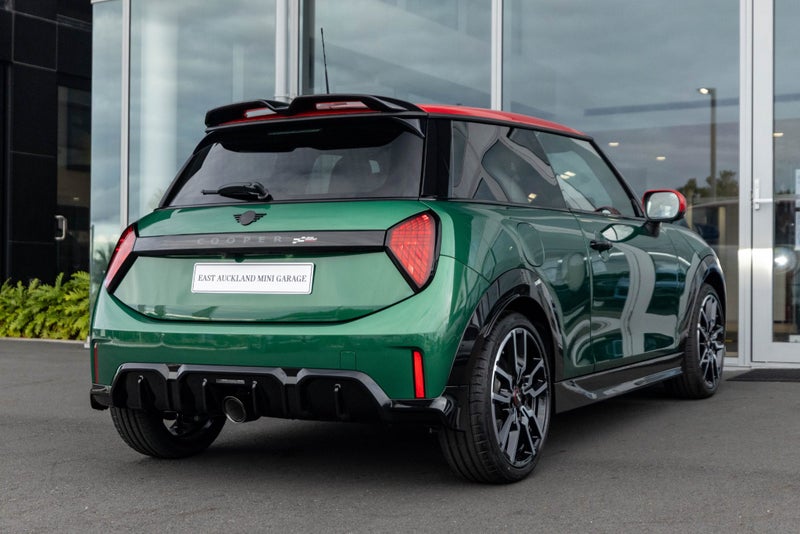 2025 MINI Cooper JCW 3-Door Favoured image 4