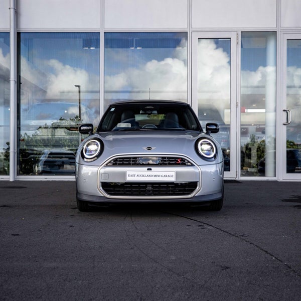 2025 MINI Cooper S 3 door Favoured image 2